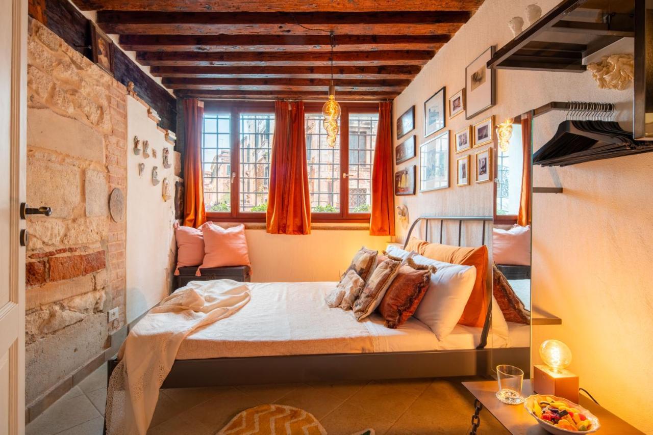 Casa Manina Sul Ponte - Your Private Canal View Venice Ngoại thất bức ảnh